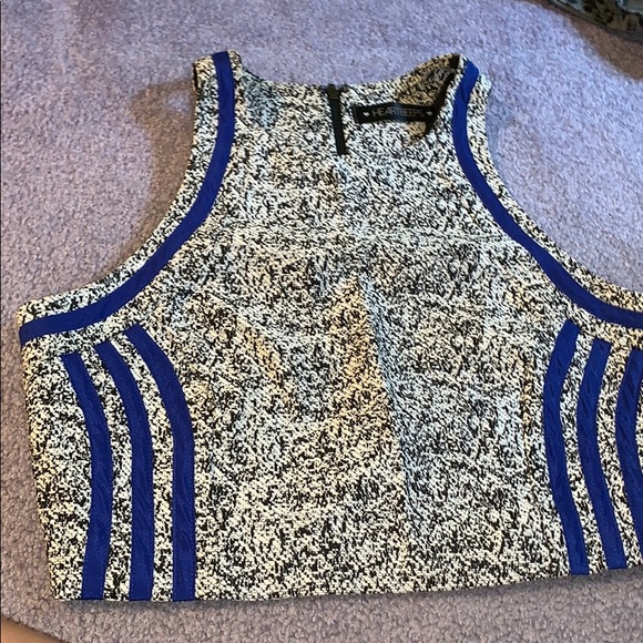 Cropped Zip Back Pattern Top - Picture 3 of 4